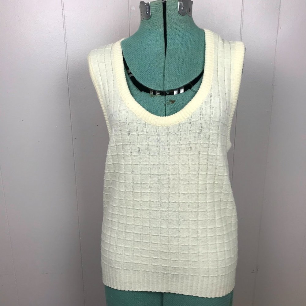 Vintage Cream Classic Scoop Neck Sleeveless Sweater Vest Size Medium